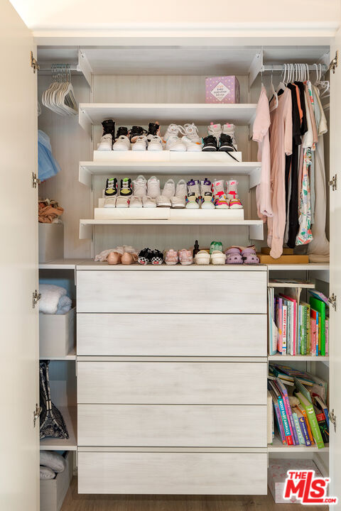 1700 Old Grove Road Pasadena, CA 91107 - Photo 29 of 33 a shelf with books and knick knacks on it