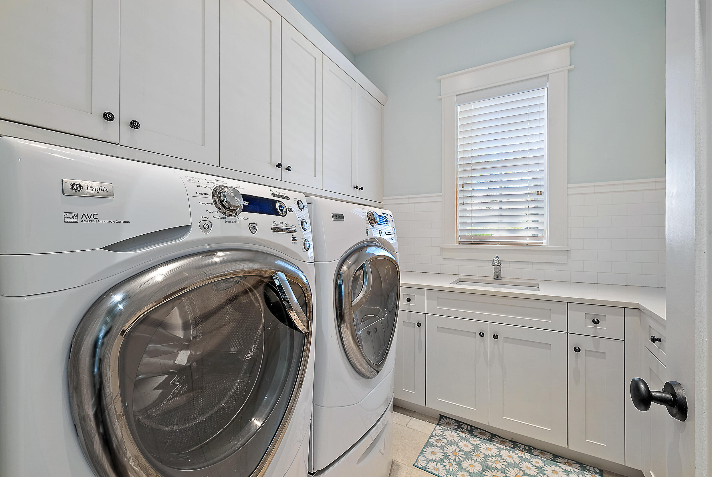 18706 Southeast St Augustine Way Jupiter, FL 33469 - Photo 37 of 74 a utility room with dryer and washer