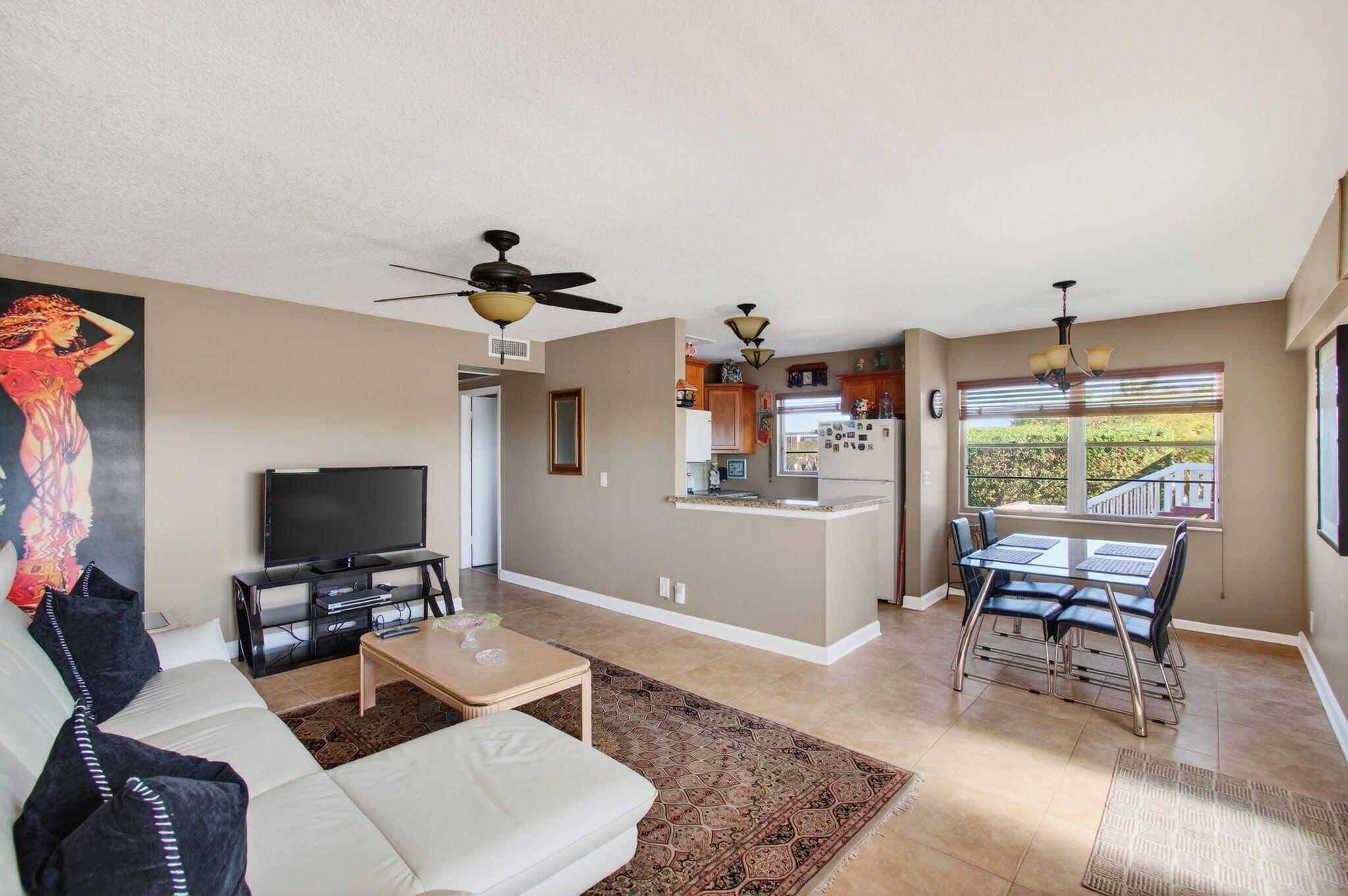 33 Fanshaw A, Unit A Boca Raton, FL 33434 - Photo 18 of 108 Living Room / Dining Area