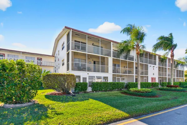 $1,800 | 33 Fanshaw A, Unit A, Boca Raton, FL 33434