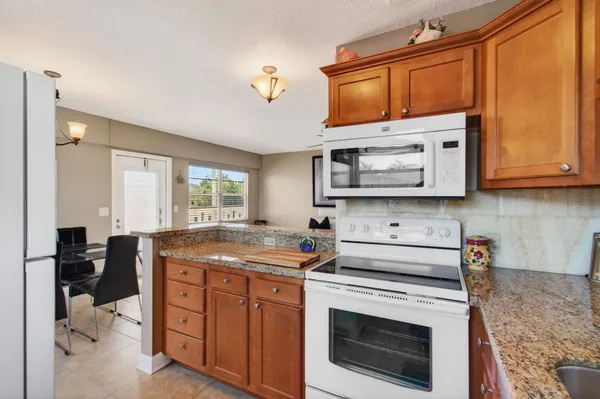 $1,800 | 33 Fanshaw A, Unit A, Boca Raton, FL 33434