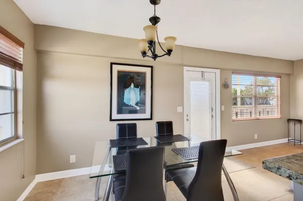 $1,800 | 33 Fanshaw A, Unit A, Boca Raton, FL 33434