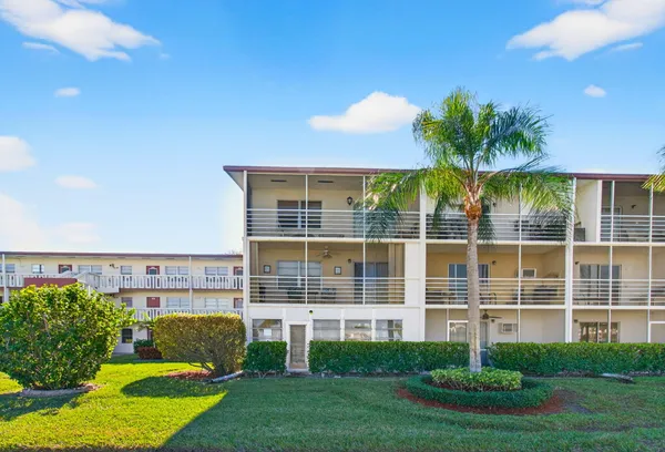 $1,800 | 33 Fanshaw A, Unit A, Boca Raton, FL 33434