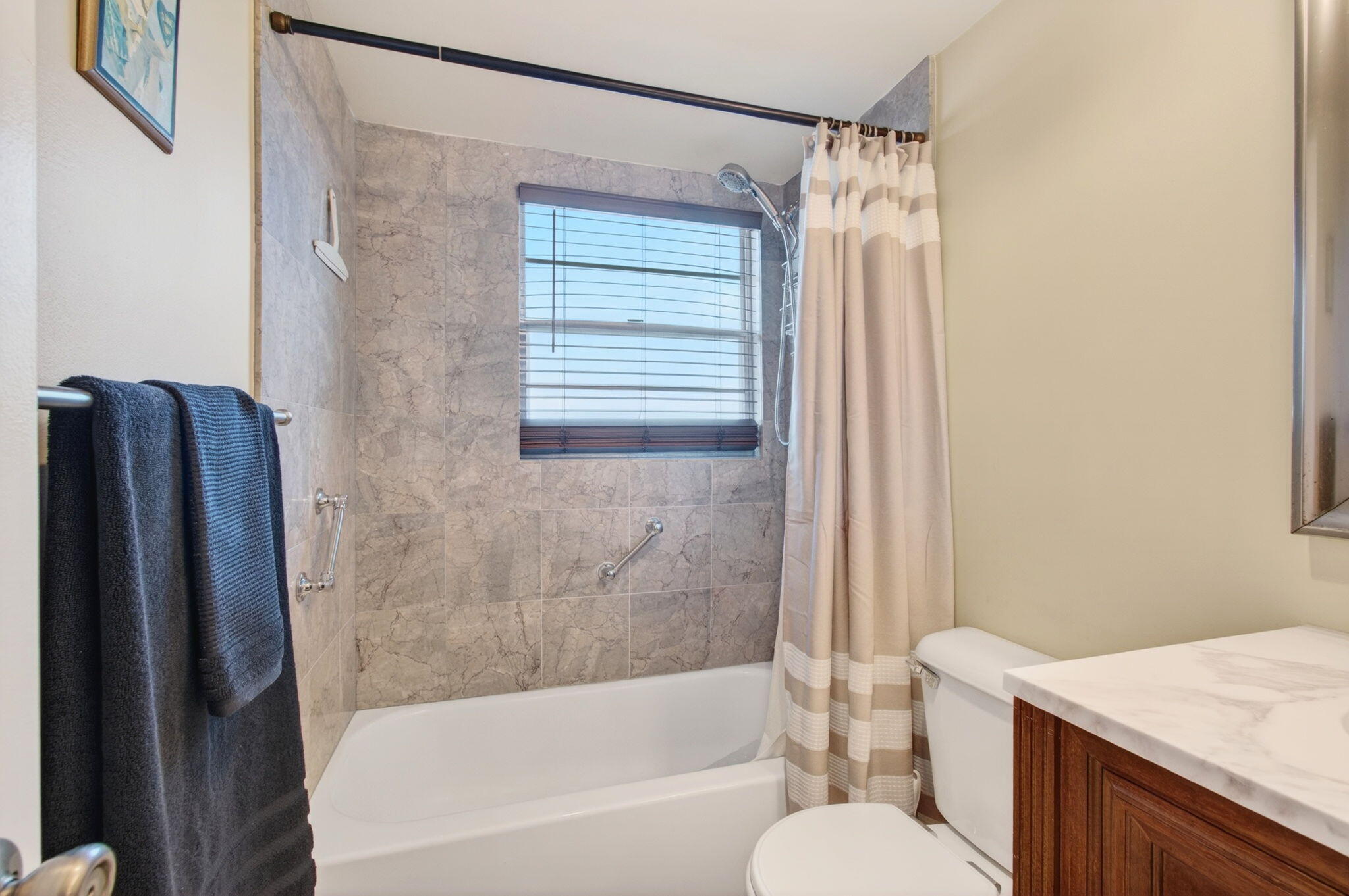 33 Fanshaw A, Unit A Boca Raton, FL 33434 - Photo 37 of 108 Primary Bathroom