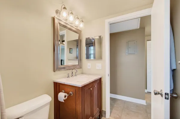 $1,800 | 33 Fanshaw A, Unit A, Boca Raton, FL 33434