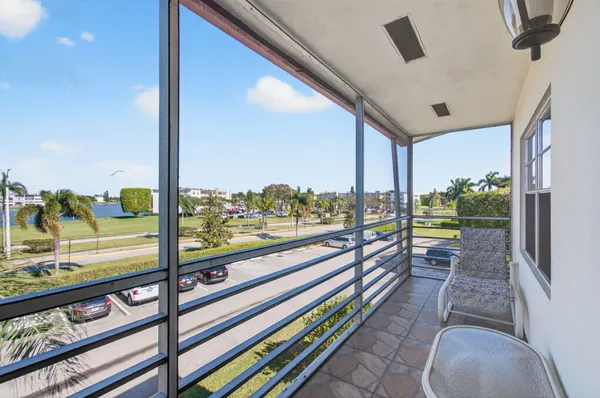 $1,800 | 33 Fanshaw A, Unit A, Boca Raton, FL 33434