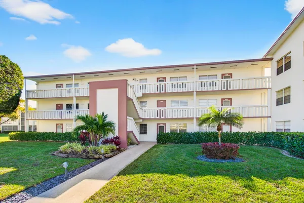 $1,800 | 33 Fanshaw A, Unit A, Boca Raton, FL 33434