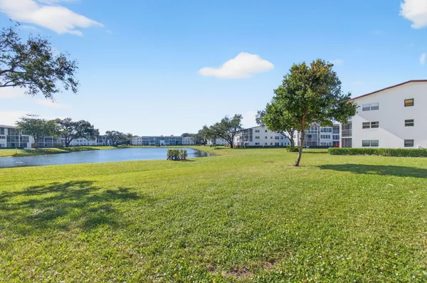 $1,800 | 33 Fanshaw A, Unit A, Boca Raton, FL 33434