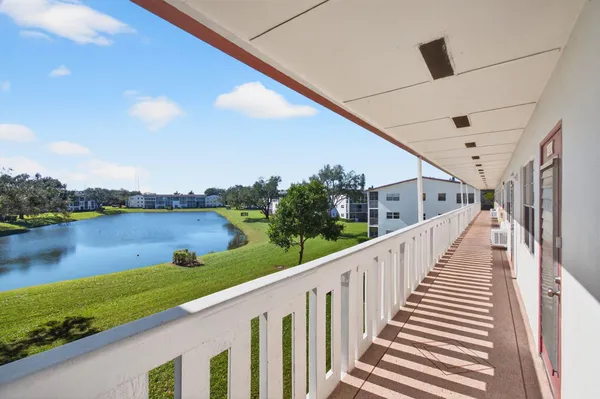 $1,800 | 33 Fanshaw A, Unit A, Boca Raton, FL 33434