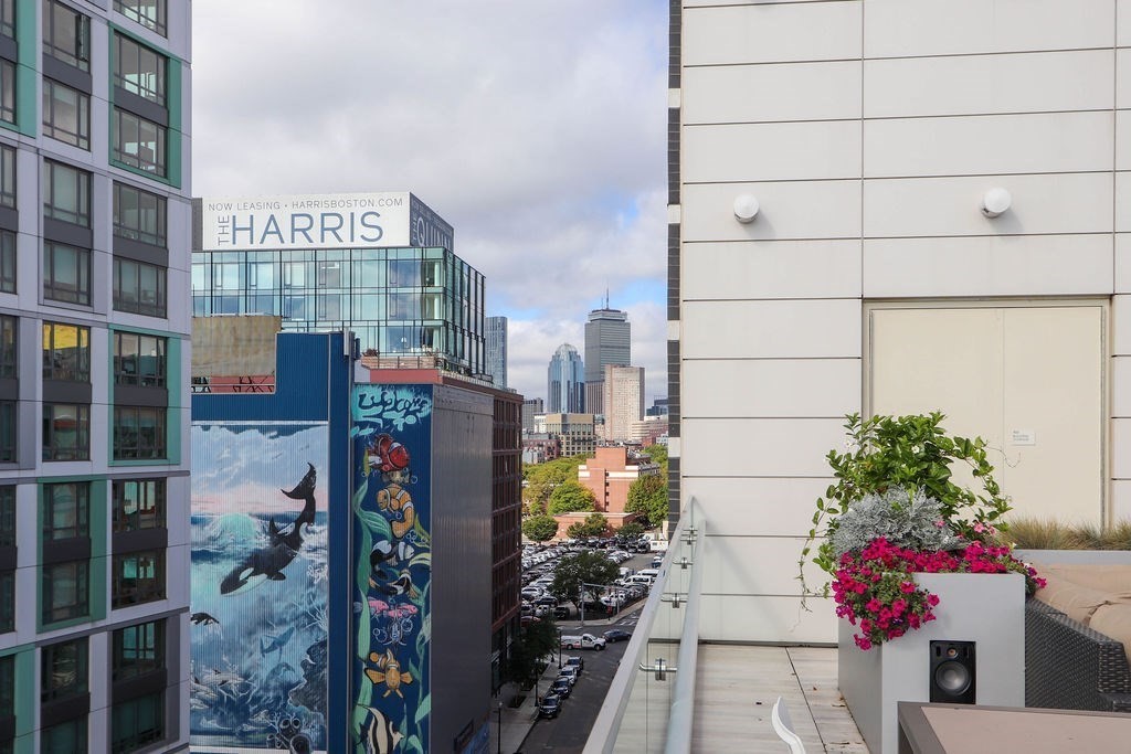 40 Traveler Street, Unit 303 Boston, MA 02118 - Photo 39 of 42 a building view with outdoor space