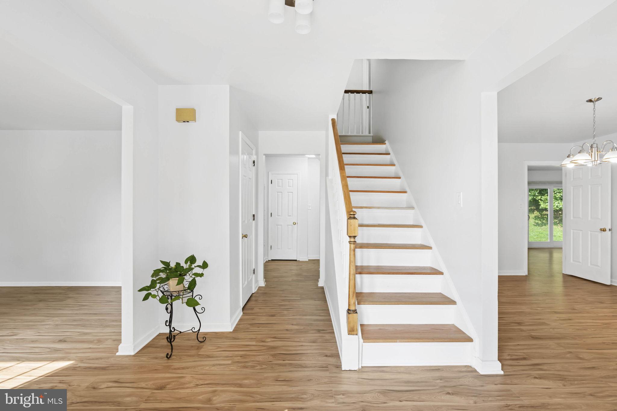 3 Round Tree Circle Hockessin, DE 19707 - Photo 2 of 28