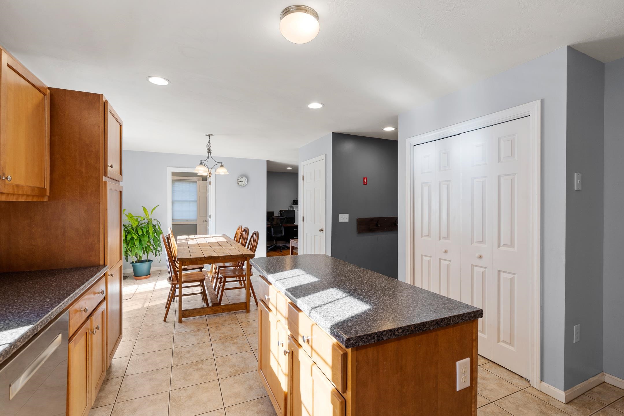 8 Berlang Road Londonderry, NH 03053 - Photo 9 of 39 Gallery Image 9