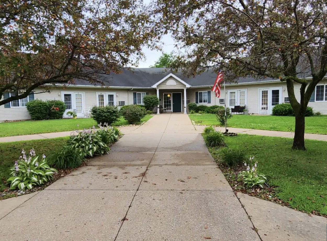 700 North Douglas Avenue Three Rivers, MI 49093 - Photo 1 of 15
