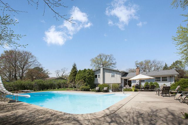 $686,000 | 2555 Canterbury Drive, Northbrook, IL 60062