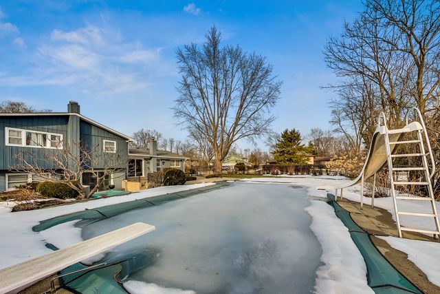 $686,000 | 2555 Canterbury Drive, Northbrook, IL 60062