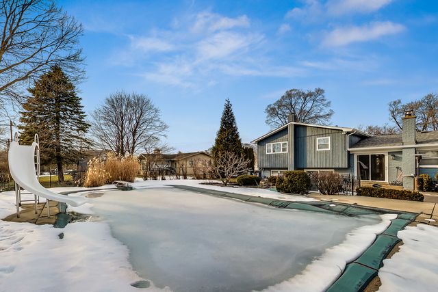 $686,000 | 2555 Canterbury Drive, Northbrook, IL 60062