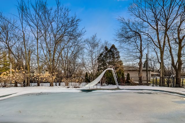 $686,000 | 2555 Canterbury Drive, Northbrook, IL 60062
