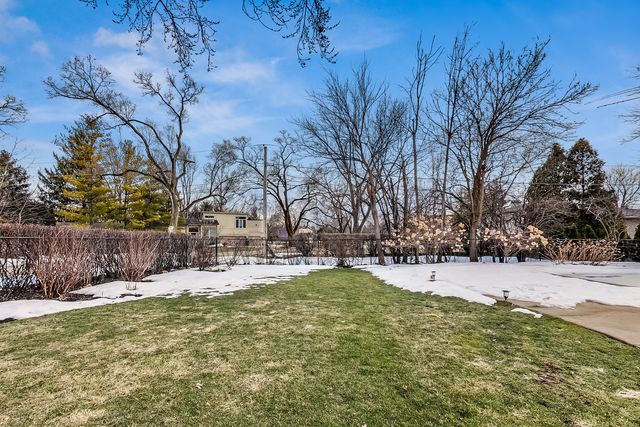 $686,000 | 2555 Canterbury Drive, Northbrook, IL 60062