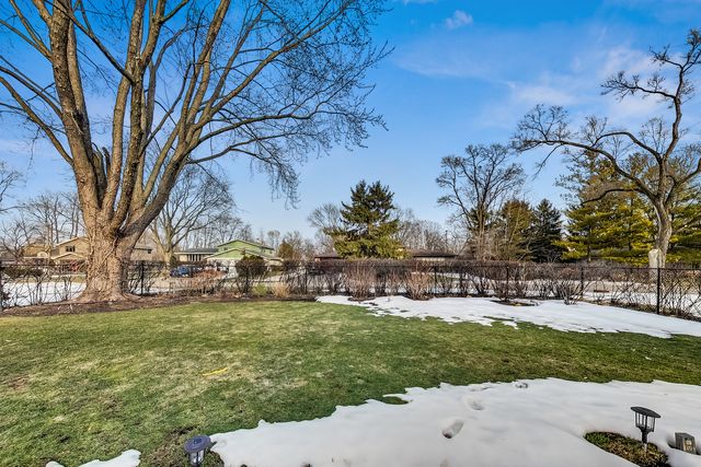 $686,000 | 2555 Canterbury Drive, Northbrook, IL 60062