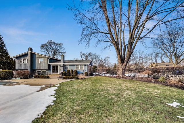 $686,000 | 2555 Canterbury Drive, Northbrook, IL 60062