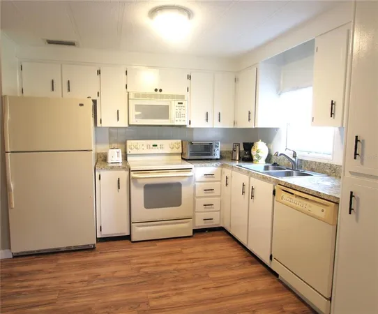 $1,995 | 5803 Danbury Lane, Sarasota, FL 34233
