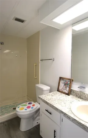 $1,995 | 5803 Danbury Lane, Sarasota, FL 34233
