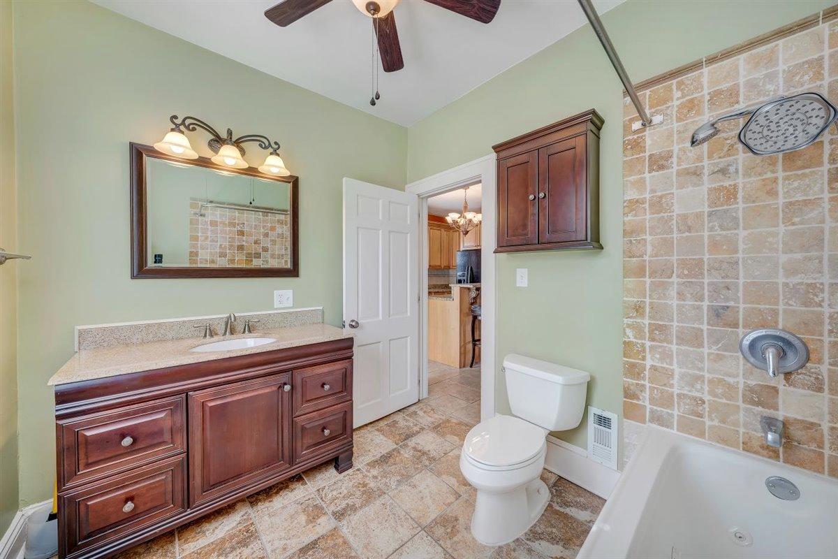 2502 Alberta Avenue Southwest Roanoke, VA 24015 - Photo 12 of 25 12.Entry Bath