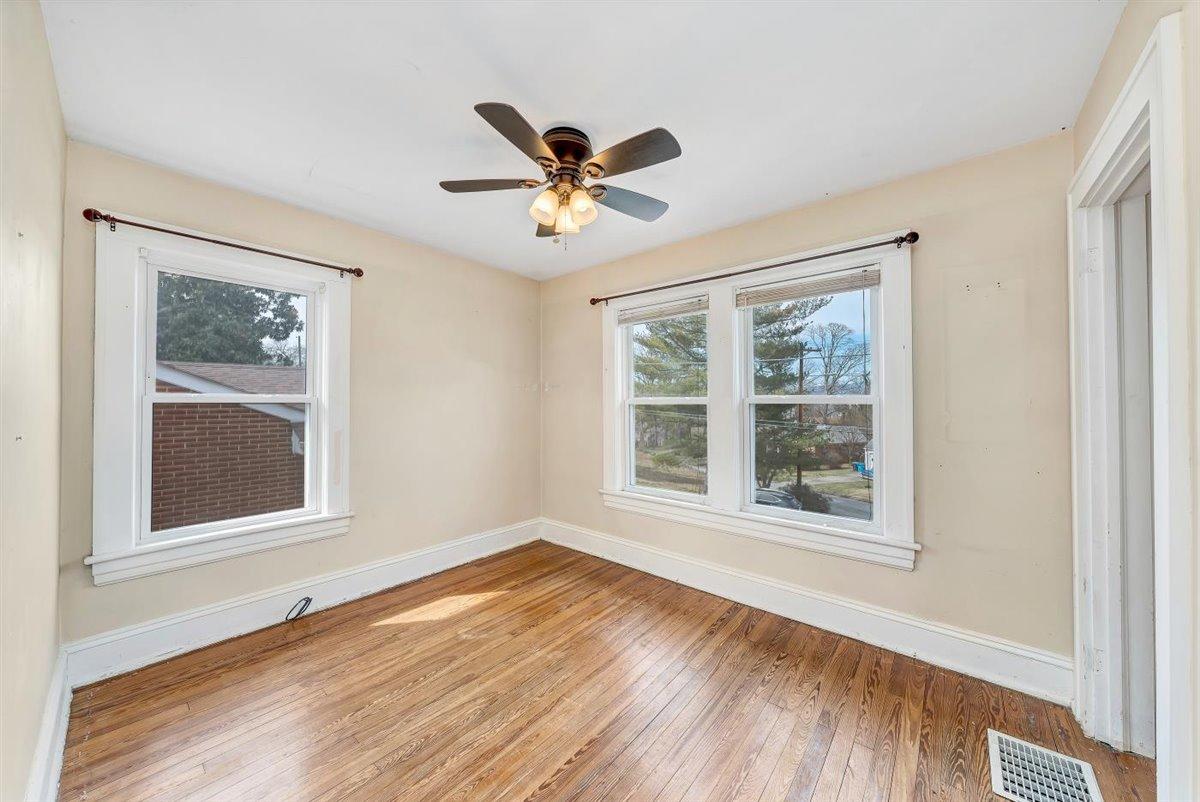2502 Alberta Avenue Southwest Roanoke, VA 24015 - Photo 17 of 25 17.Bedroom
