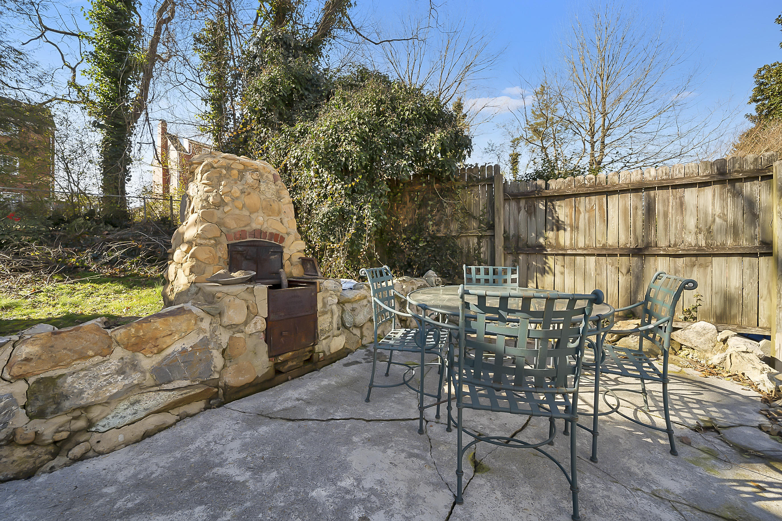 2502 Alberta Avenue Southwest Roanoke, VA 24015 - Photo 21 of 25 21.Grill & Patio