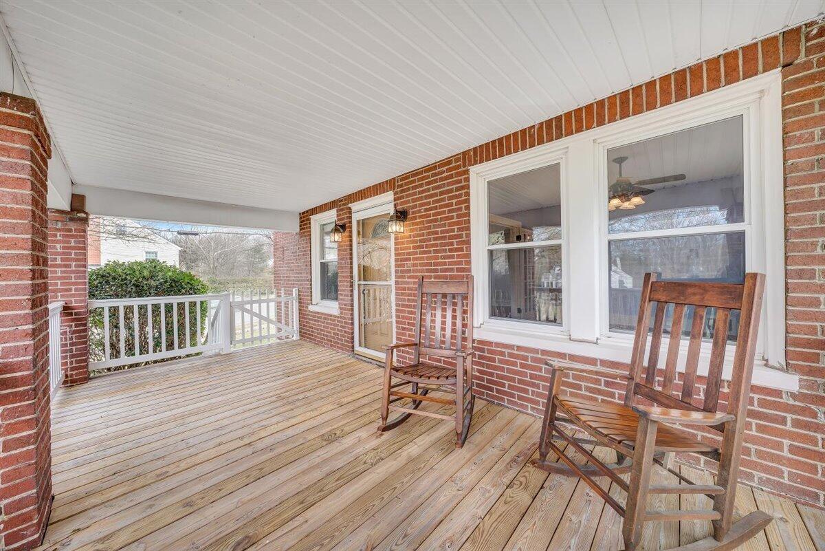 2502 Alberta Avenue Southwest Roanoke, VA 24015 - Photo 4 of 25 4.Front Porch
