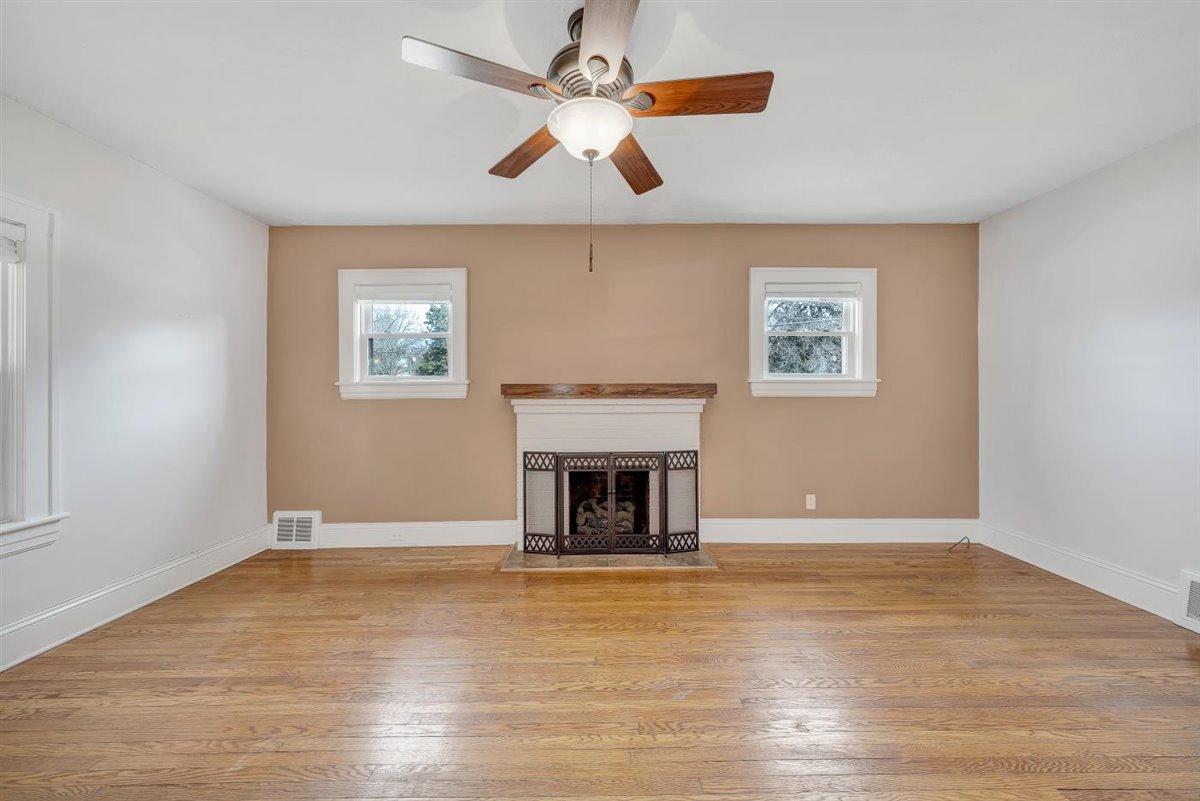 2502 Alberta Avenue Southwest Roanoke, VA 24015 - Photo 6 of 25 6.Living Room