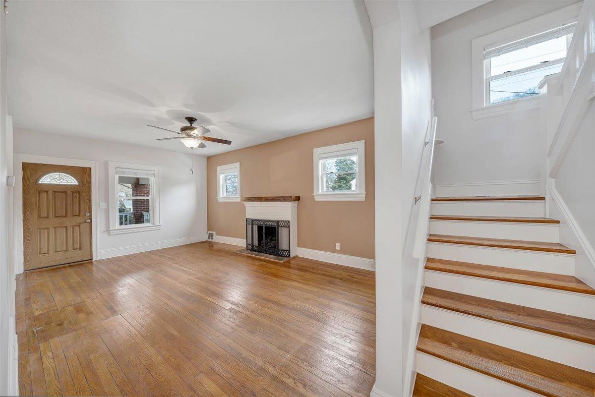 2502 Alberta Avenue Southwest Roanoke, VA 24015 - Photo 7 of 25 7.Living Room
