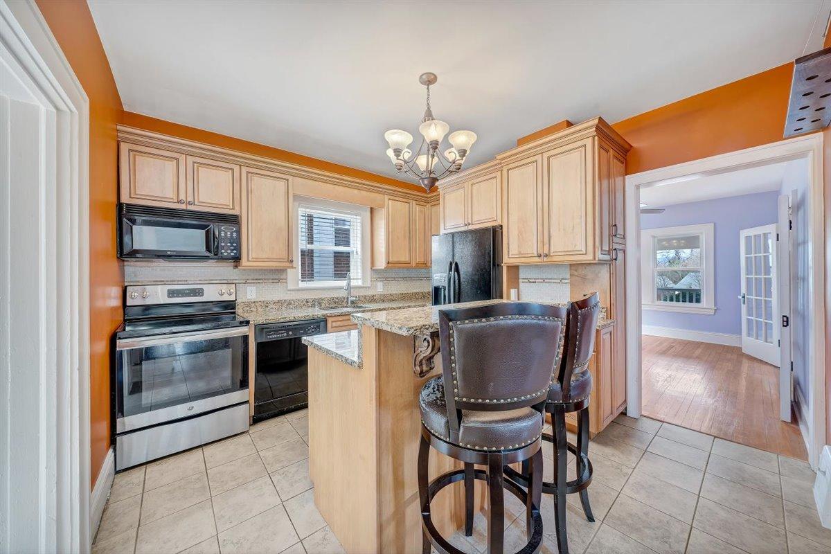 2502 Alberta Avenue Southwest Roanoke, VA 24015 - Photo 9 of 25 9.Kitchen