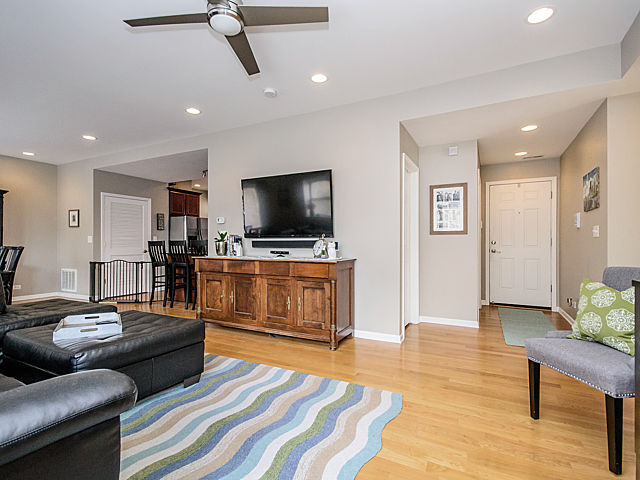 3056 West Addison Street, Unit 2 Chicago, IL 60618 - Photo 4 of 24