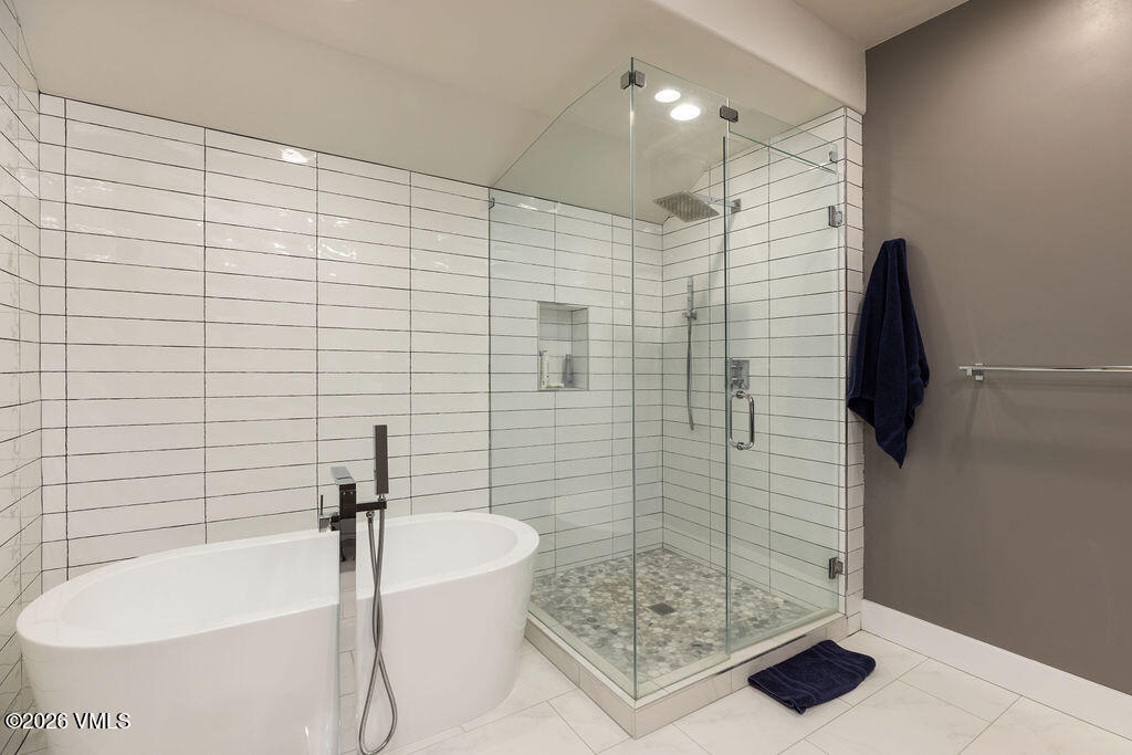 74 Cresta Road, Unit 313 Edwards, CO 81632 - Photo 7 of 10 2606_aspenwood_313_interior_bath_a