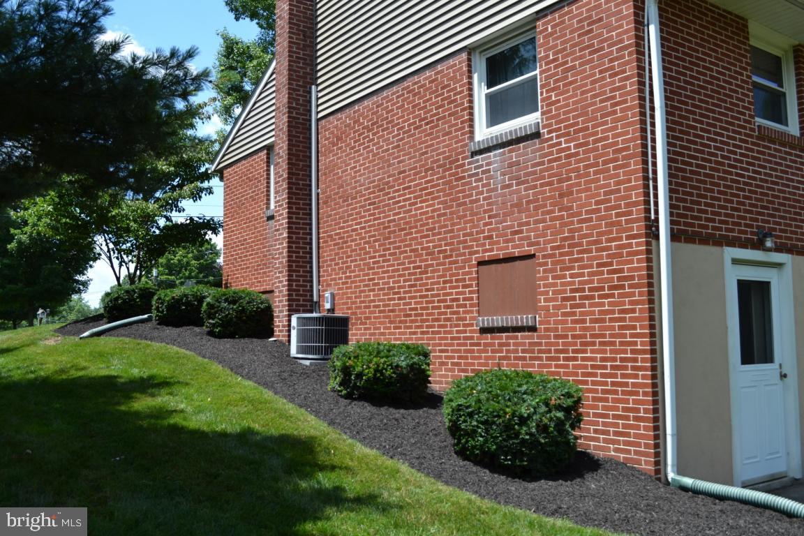 319 Fairview Drive Lititz, PA 17543 - Photo 3 of 14 Gallery Image 3