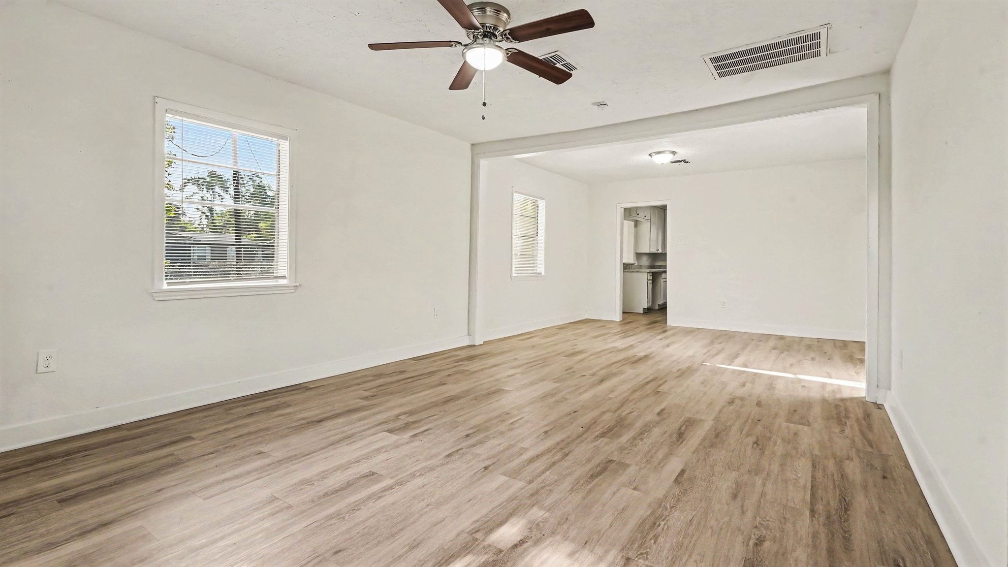 654 Ridge Drive Crosby, TX 77532 - Photo 3 of 20 Gallery Image 3
