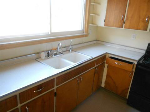 1057 Rinn Street Burton, MI 48509 - Photo 7 of 16 20144915-6.JPG