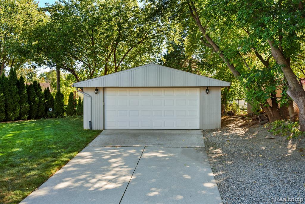 1479 North Pine Street Rochester Hills, MI 48307 - Photo 22 of 25