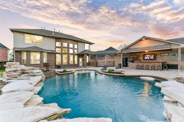 $675,000 | 714 Summer Trace Lane, Richmond, TX 77406