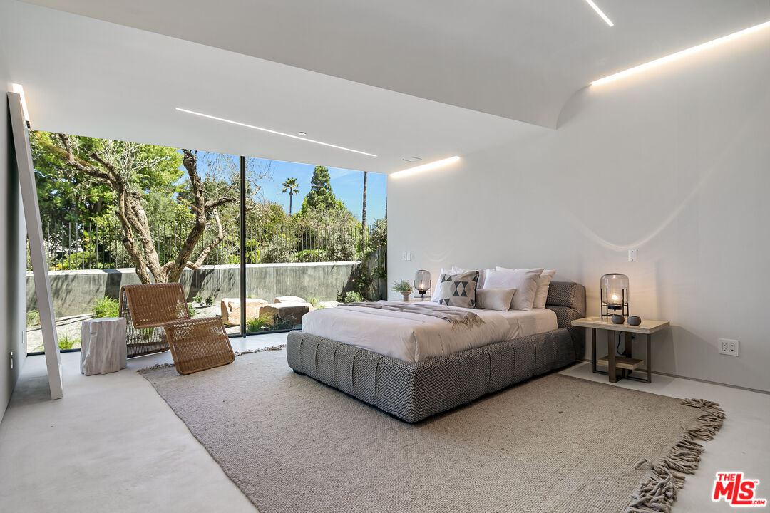 1254 Roberto Lane Los Angeles, CA 90077 - Photo 25 of 43 Gallery Image 25