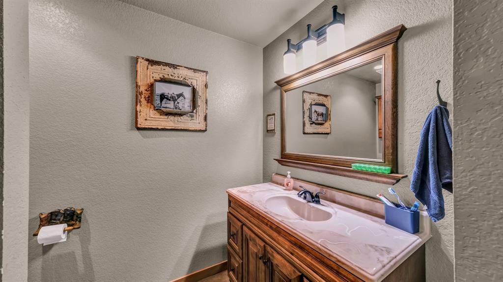6500 Fm Road, Unit 1885 Weatherford, TX 76088 - Photo 18 of 40 a bathroom with a sink and a mirror
