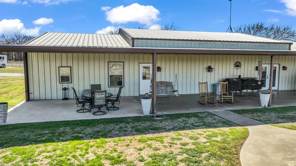 6500 Fm Road, Unit 1885 Weatherford, TX 76088 - Photo 31 of 40 a view of a house with a patio
