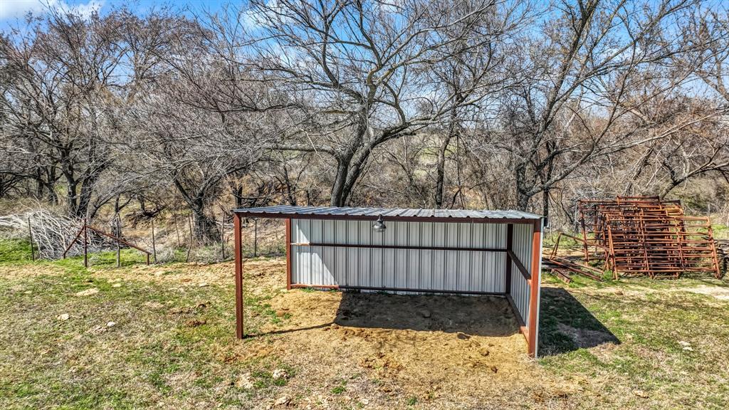 6500 Fm Road, Unit 1885 Weatherford, TX 76088 - Photo 37 of 40 a view of a yard with wooden fence and a bench