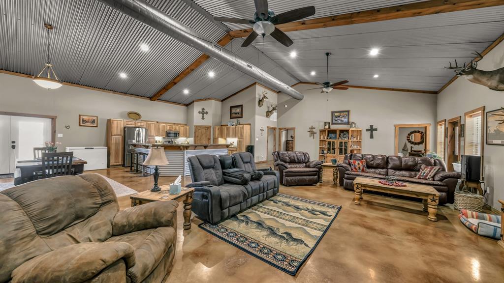 6500 Fm Road, Unit 1885 Weatherford, TX 76088 - Photo 5 of 40 a living room with furniture