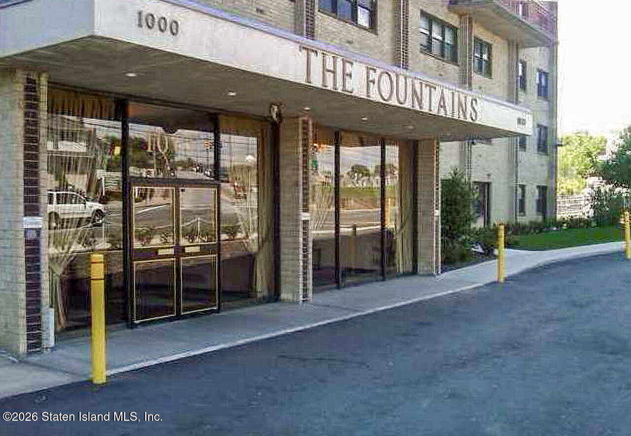 1000 Clove Road, Unit 10E Staten Island, NY 10301 - Photo 2 of 21 Front Entrance