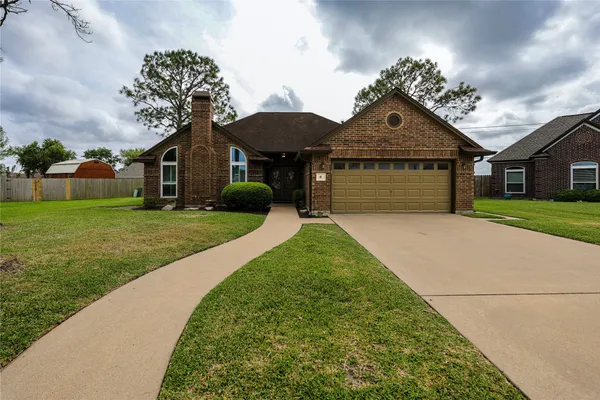 $265,000 | 4 Lasso Court, Angleton, TX 77515