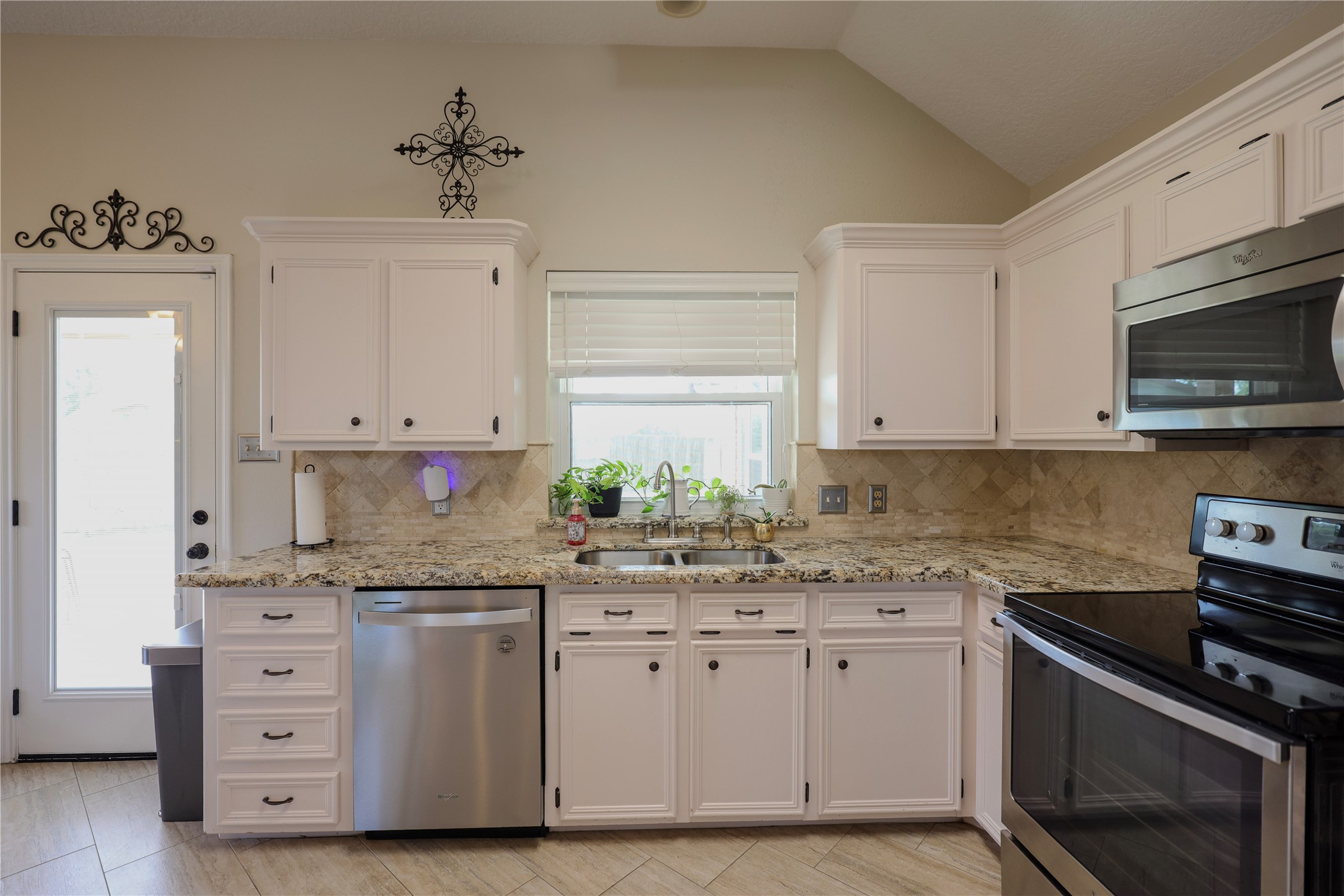 4 Lasso Court Angleton, TX 77515 - Photo 16 of 36