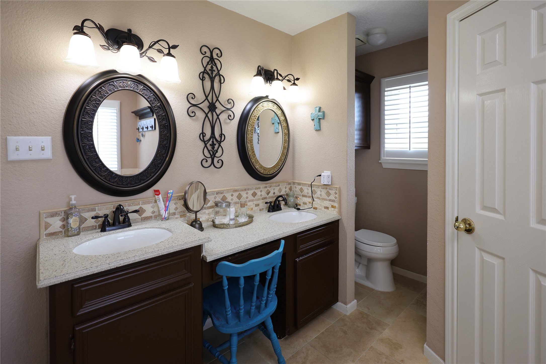 4 Lasso Court Angleton, TX 77515 - Photo 18 of 36 Double sinks in primary bath