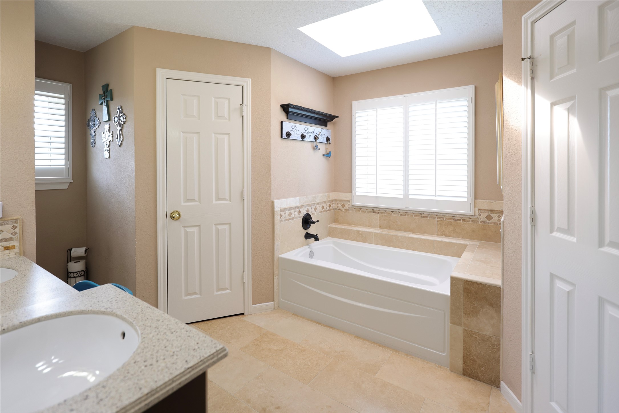 4 Lasso Court Angleton, TX 77515 - Photo 22 of 36 Double closets